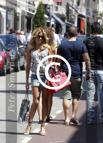 Amsterdam 26 mei 2012
Sylvie v d Vaart met zoon Damian en aupair op de pc hooftstraat.
Peter Smulders bv