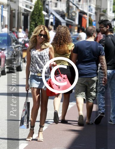 Amsterdam 26 mei 2012
Sylvie v d Vaart met zoon Damian en aupair op de pc hooftstraat.
Peter Smulders bv