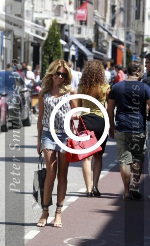 Amsterdam 26 mei 2012
Sylvie v d Vaart met zoon Damian en aupair op de pc hooftstraat.
Peter Smulders bv