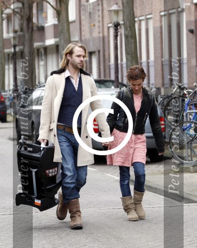 Amsterdam 4 maart 2012
Katja Romer Schuurman en Thijs Romer op straat in Amsterdam en in hun porsche 911 cabrio.
Peter Smulders bv