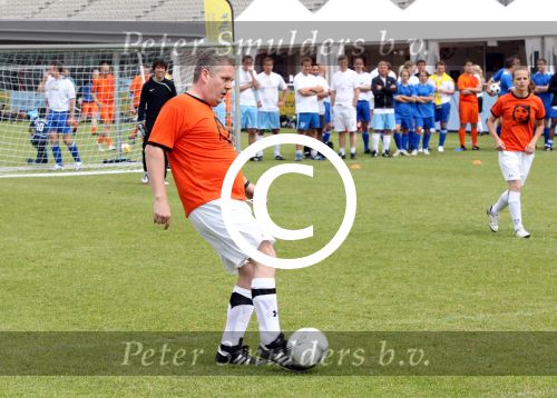 Amsterdam 1 juni 2012
Voetbaltournooi Johan Cruijff foundation in het olympisch stadion .
oa Johan Cruijff John Ewbank Thomas Acda Aron Winter Brian Roy Tonnie Bruins Slot Ronald de Boer William Spaay Najib Amhali Edwin v d Sar Raoul Heertje en Rohan Marley ( zoon Bob Marley) deden mee.
Peter Smulders bv