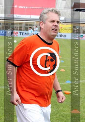 Amsterdam 1 juni 2012
Voetbaltournooi Johan Cruijff foundation in het olympisch stadion .
oa Johan Cruijff John Ewbank Thomas Acda Aron Winter Brian Roy Tonnie Bruins Slot Ronald de Boer William Spaay Najib Amhali Edwin v d Sar Raoul Heertje en Rohan Marley ( zoon Bob Marley) deden mee.
Peter Smulders bv