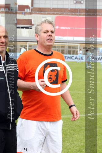 Amsterdam 1 juni 2012
Voetbaltournooi Johan Cruijff foundation in het olympisch stadion .
oa Johan Cruijff John Ewbank Thomas Acda Aron Winter Brian Roy Tonnie Bruins Slot Ronald de Boer William Spaay Najib Amhali Edwin v d Sar Raoul Heertje en Rohan Marley ( zoon Bob Marley) deden mee.
Peter Smulders bv