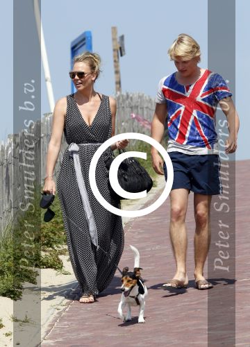 Zandvoort 24 mei 2012
Thomas Berge betrapt met zijn nieuwe vriendin Hollywood vrouw Myrthe Mylius
op het strand van Zandvoort.
Peter Smulders bv