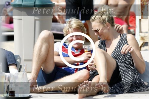 Zandvoort 24 mei 2012
Thomas Berge betrapt met zijn nieuwe vriendin Hollywood vrouw Myrthe Mylius
op het strand van Zandvoort.
Peter Smulders bv