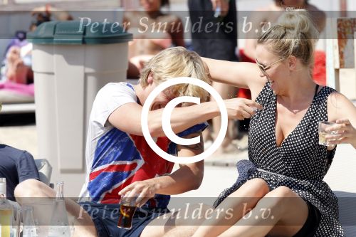 Zandvoort 24 mei 2012
Thomas Berge betrapt met zijn nieuwe vriendin Hollywood vrouw Myrthe Mylius
op het strand van Zandvoort.
Peter Smulders bv