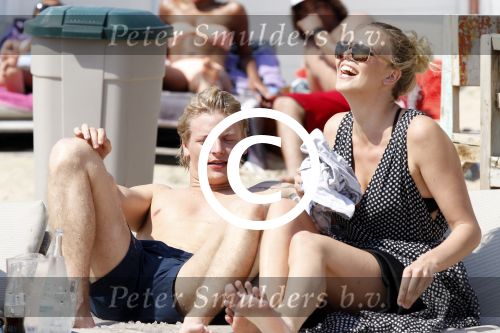 Zandvoort 24 mei 2012
Thomas Berge betrapt met zijn nieuwe vriendin Hollywood vrouw Myrthe Mylius
op het strand van Zandvoort.
Peter Smulders bv