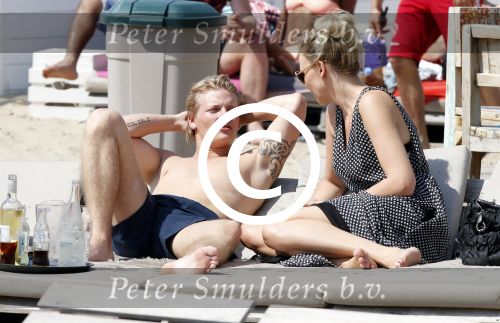 Zandvoort 24 mei 2012
Thomas Berge betrapt met zijn nieuwe vriendin Hollywood vrouw Myrthe Mylius
op het strand van Zandvoort.
Peter Smulders bv