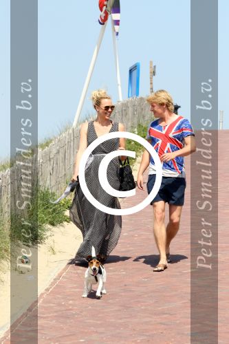 Zandvoort 24 mei 2012
Thomas Berge betrapt met zijn nieuwe vriendin Hollywood vrouw Myrthe Mylius
op het strand van Zandvoort.
Peter Smulders bv