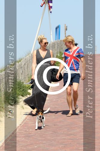 Zandvoort 24 mei 2012
Thomas Berge betrapt met zijn nieuwe vriendin Hollywood vrouw Myrthe Mylius
op het strand van Zandvoort.
Peter Smulders bv
