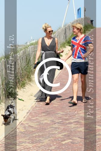 Zandvoort 24 mei 2012
Thomas Berge betrapt met zijn nieuwe vriendin Hollywood vrouw Myrthe Mylius
op het strand van Zandvoort.
Peter Smulders bv