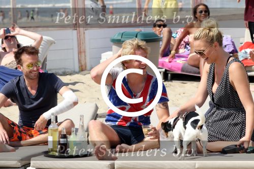 Zandvoort 24 mei 2012
Thomas Berge betrapt met zijn nieuwe vriendin Hollywood vrouw Myrthe Mylius
op het strand van Zandvoort.
Peter Smulders bv