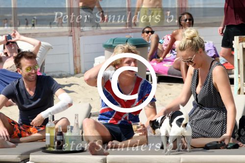 Zandvoort 24 mei 2012
Thomas Berge betrapt met zijn nieuwe vriendin Hollywood vrouw Myrthe Mylius
op het strand van Zandvoort.
Peter Smulders bv