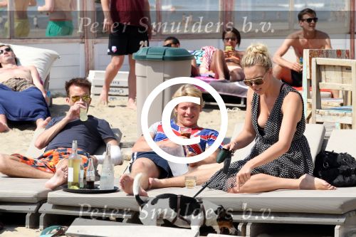 Zandvoort 24 mei 2012
Thomas Berge betrapt met zijn nieuwe vriendin Hollywood vrouw Myrthe Mylius
op het strand van Zandvoort.
Peter Smulders bv
