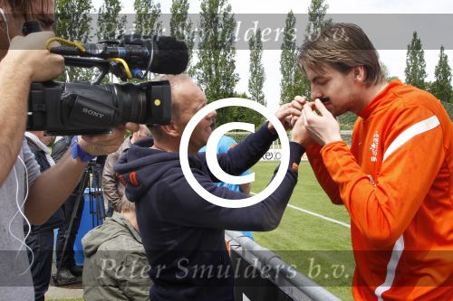 Lausanne, 17 en 18 Mei 2012
Op weg naar het EK 2012
Ron Boszhard en cameraman Stefan Coppers voor het programma Zepp Sport
Foto Peter Smulders BV
