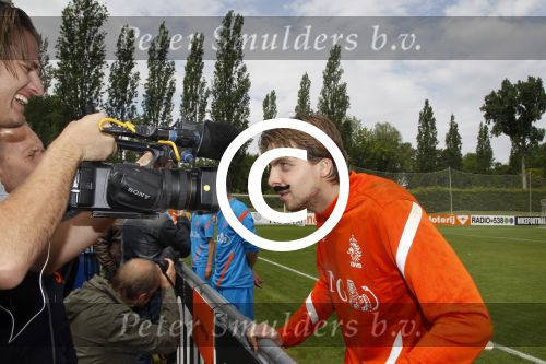Lausanne, 17 en 18 Mei 2012
Op weg naar het EK 2012
Ron Boszhard en cameraman Stefan Coppers voor het programma Zepp Sport
Foto Peter Smulders BV