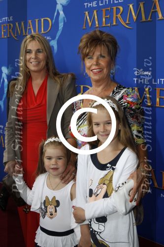 Rotterdam, 16 Juni 2012
Premiere Musical Little Mermaid in het Nieuwe Luxor theater
Tine Boskamp met dochter en kleinkinderen
Foto Peter Smulders BV