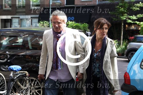 Amsterdam 2 juni 2012
Tom Egbers en zijn vrouw Janke Dekker aan het winkelen op de cornelis schuytstraat.
Peter Smulders bv