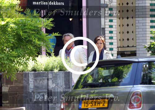 Amsterdam 2 juni 2012
Tom Egbers en zijn vrouw Janke Dekker aan het winkelen op de cornelis schuytstraat.
Peter Smulders bv