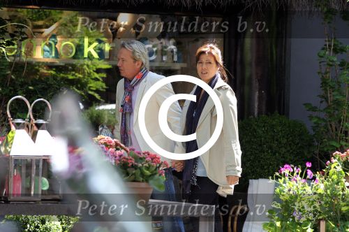 Amsterdam 2 juni 2012
Tom Egbers en zijn vrouw Janke Dekker aan het winkelen op de cornelis schuytstraat.
Peter Smulders bv