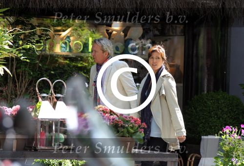Amsterdam 2 juni 2012
Tom Egbers en zijn vrouw Janke Dekker aan het winkelen op de cornelis schuytstraat.
Peter Smulders bv