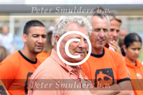 Amsterdam 1 juni 2012
Voetbaltournooi Johan Cruijff foundation in het olympisch stadion .
oa Johan Cruijff John Ewbank Thomas Acda Aron Winter Brian Roy Tonnie Bruins Slot Ronald de Boer William Spaay Najib Amhali Edwin v d Sar Raoul Heertje en Rohan Marley ( zoon Bob Marley) deden mee.
Peter Smulders bv