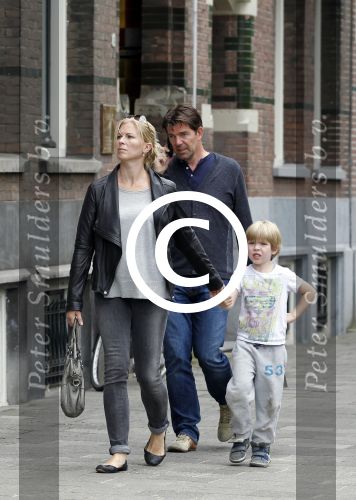 Amsterdam 12 juni 2012
Twan Huys met vriendin/vrouw en zoontje op de pc hooftstraat.
Peter Smulders bv