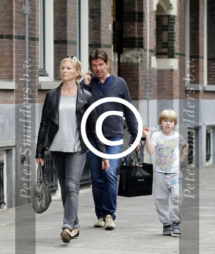 Amsterdam 12 juni 2012
Twan Huys met vriendin/vrouw en zoontje op de pc hooftstraat.
Peter Smulders bv