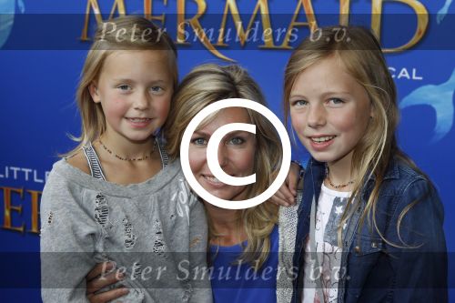 Rotterdam, 16 Juni 2012
Premiere Musical Little Mermaid in het Nieuwe Luxor theater
Vivian Slingerland met dochters Puck en Rebel
Foto Peter Smulders BV
