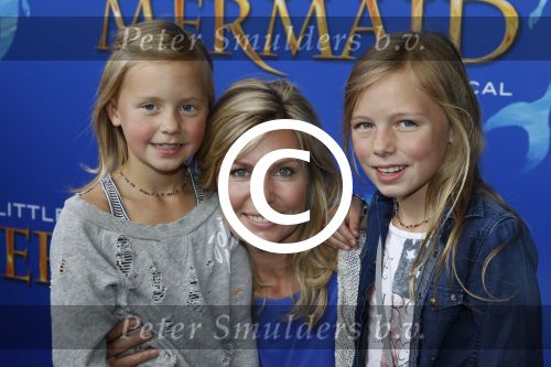 Rotterdam, 16 Juni 2012
Premiere Musical Little Mermaid in het Nieuwe Luxor theater
Vivian Slingerland met dochters Puck en Rebel
Foto Peter Smulders BV