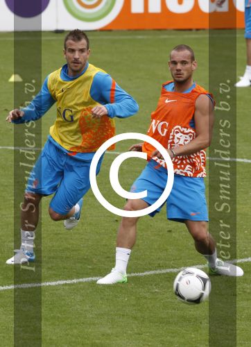 Lausanne, 17 en 18 Augustus 2012
Yolanthe Sneijder-Cabau samen met de dames van het Nederlands elftal, Wesley Sneijder en Jessey Sneijder
Foto Peter Smulders BV