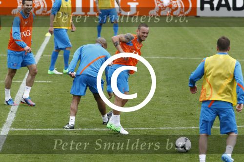 Lausanne, 17 en 18 Augustus 2012
Yolanthe Sneijder-Cabau samen met de dames van het Nederlands elftal, Wesley Sneijder en Jessey Sneijder
Foto Peter Smulders BV