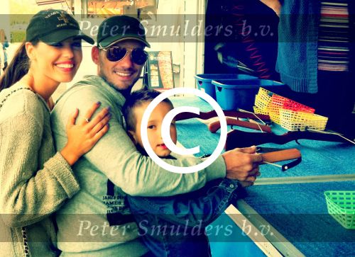 Wesley Sneijder samen met zijn zoontje Jessey Sneijder en vrouw Yolanthe Sneijder-Cabau
Foto Peter Smulders BV