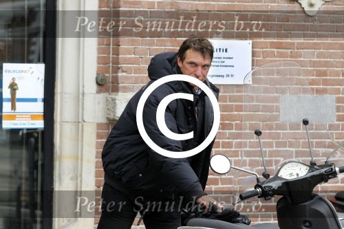Amsterdam 7 juni 2012
Willem Holleeder gaat naar het politieburo om een gevonden dames tas terug te brengen.
Peter Smulders bv