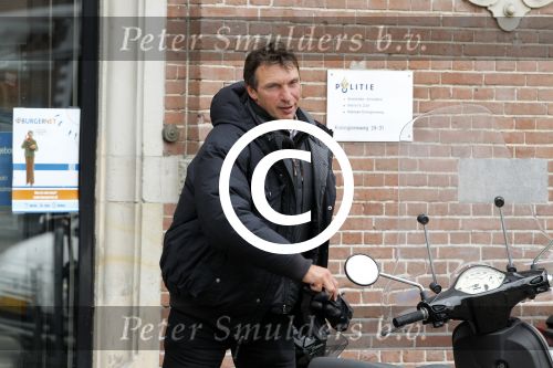 Amsterdam 7 juni 2012
Willem Holleeder gaat naar het politieburo om een gevonden dames tas terug te brengen.
Peter Smulders bv