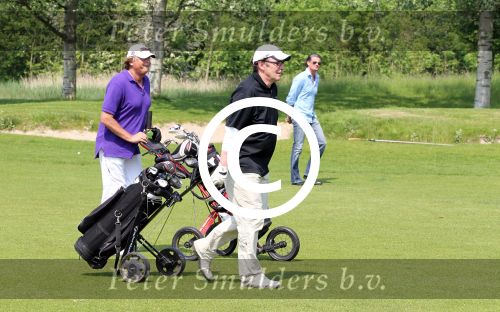 Halfweg 23 mei 2012
Uitreiking boek Willem V Hanegem door Marco v Basten op golfbaan houtrak.
Peter Smulders bv