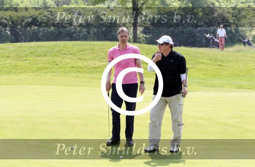 Halfweg 23 mei 2012
Uitreiking boek Willem V Hanegem door Marco v Basten op golfbaan houtrak.
Peter Smulders bv