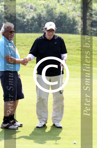 Halfweg 23 mei 2012
Uitreiking boek Willem V Hanegem door Marco v Basten op golfbaan houtrak.
Peter Smulders bv