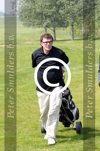 Halfweg 23 mei 2012
Uitreiking boek Willem V Hanegem door Marco v Basten op golfbaan houtrak.
Peter Smulders bv
