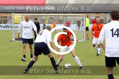 Amsterdam 1 juni 2012
Voetbaltournooi Johan Cruijff foundation in het olympisch stadion .
oa Johan Cruijff John Ewbank Thomas Acda Aron Winter Brian Roy Tonnie Bruins Slot Ronald de Boer William Spaay Najib Amhali Edwin v d Sar Raoul Heertje en Rohan Marley ( zoon Bob Marley) deden mee. Wim Jonk
Peter Smulders bv