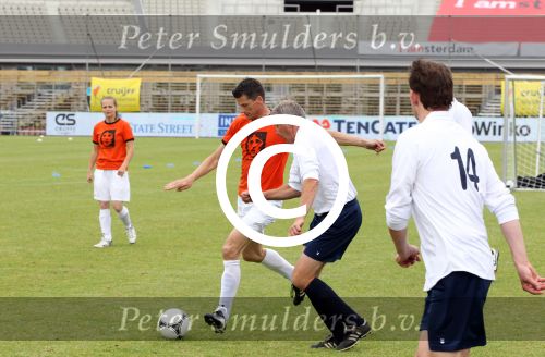 Amsterdam 1 juni 2012
Voetbaltournooi Johan Cruijff foundation in het olympisch stadion .
oa Johan Cruijff John Ewbank Thomas Acda Aron Winter Brian Roy Tonnie Bruins Slot Ronald de Boer William Spaay Najib Amhali Edwin v d Sar Raoul Heertje en Rohan Marley ( zoon Bob Marley) deden mee. Wim Jonk
Peter Smulders bv