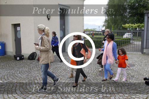 Lausanne, 17 en 18  Mei 2012
Nederlands elftal op traingskamp op weg naar het EK 2012
Winona de Jong vrouw van Nigel de Jong met hun kinderen Isaura-Sienna de Jong en Kyan de Jong
Foto Peter Smulders BV
Foto Peter Smulders BV
