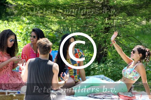 Amsterdam 23 mei 2012
Yolanthe Sneijder Cabau v Kasbergen met oa Lauretta Gerards en andere vrienden in het vondelpark.
Peter Smulders bv