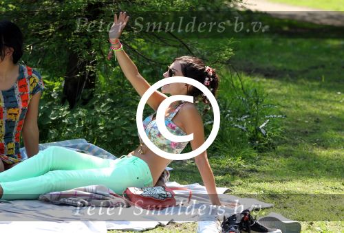 Amsterdam 23 mei 2012
Yolanthe Sneijder Cabau v Kasbergen met oa Lauretta Gerards en andere vrienden in het vondelpark.
Peter Smulders bv