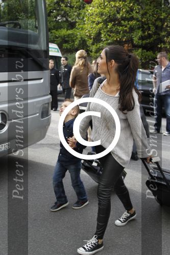 Lausanne, 17 en 18 Augustus 2012
Yolanthe Sneijder-Cabau samen met de dames van het Nederlands elftal, Wesley Sneijder en Jessey Sneijder
Foto Peter Smulders BV