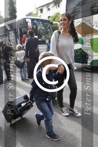 Lausanne, 17 en 18 Augustus 2012
Yolanthe Sneijder-Cabau samen met de dames van het Nederlands elftal, Wesley Sneijder en Jessey Sneijder
Foto Peter Smulders BV