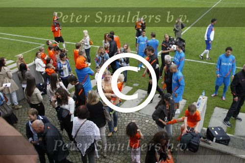 Lausanne, 17 en 18 Augustus 2012
Yolanthe Sneijder-Cabau samen met de dames van het Nederlands elftal, Wesley Sneijder en Jessey Sneijder
Foto Peter Smulders BV