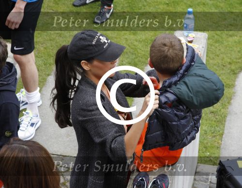 Lausanne, 17 en 18 Augustus 2012
Yolanthe Sneijder-Cabau samen met de dames van het Nederlands elftal, Wesley Sneijder en Jessey Sneijder
Foto Peter Smulders BV
