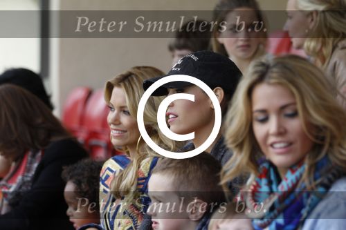 Lausanne, 17 en 18 Augustus 2012
Yolanthe Sneijder-Cabau samen met de dames van het Nederlands elftal, Wesley Sneijder en Jessey Sneijder
Foto Peter Smulders BV