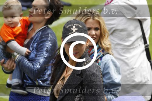 Lausanne, 17 en 18 Augustus 2012
Yolanthe Sneijder-Cabau samen met de dames van het Nederlands elftal, Wesley Sneijder en Jessey Sneijder
Foto Peter Smulders BV